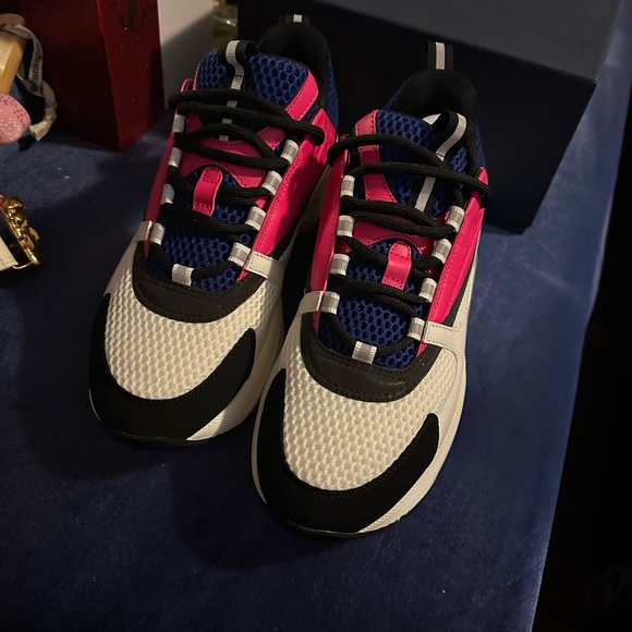 I’m selling these for 1000$ - Picture 3 of 4